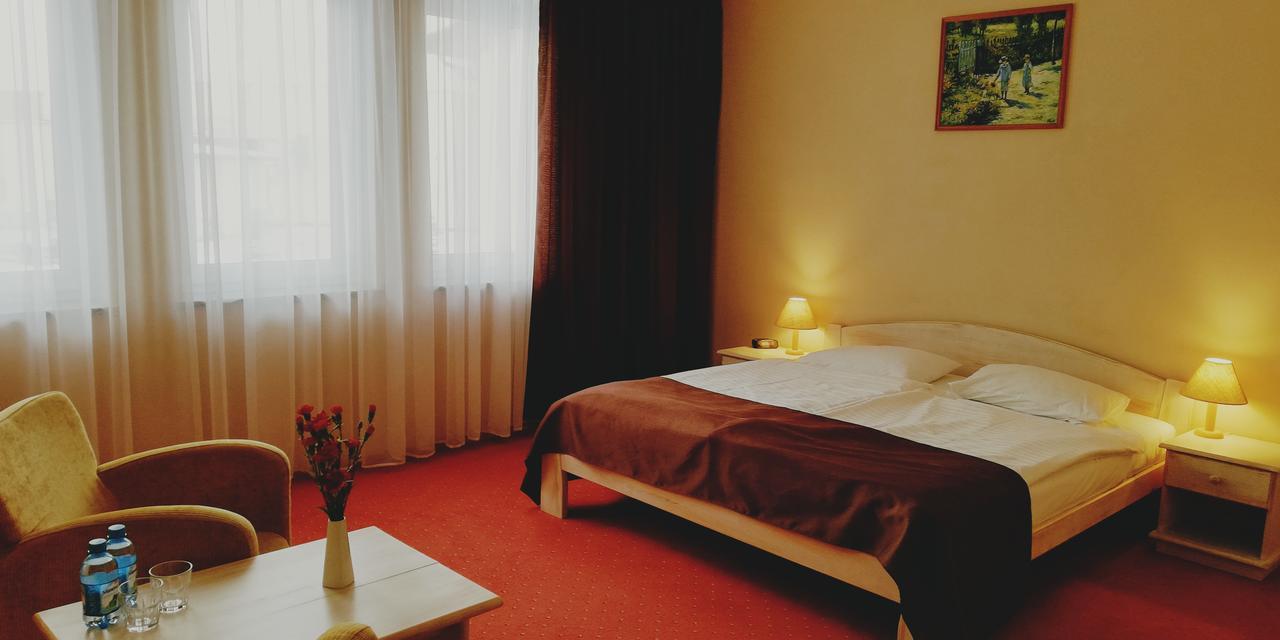 Hotel Metro Клодзко Экстерьер фото
