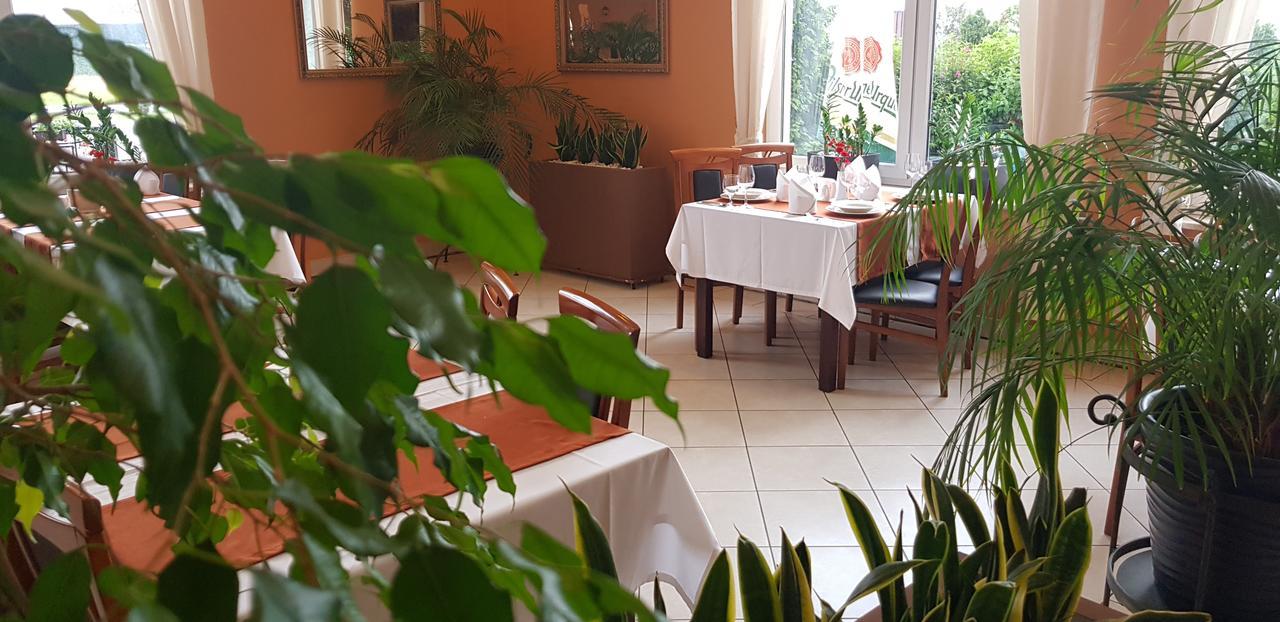 Hotel Metro Клодзко Экстерьер фото